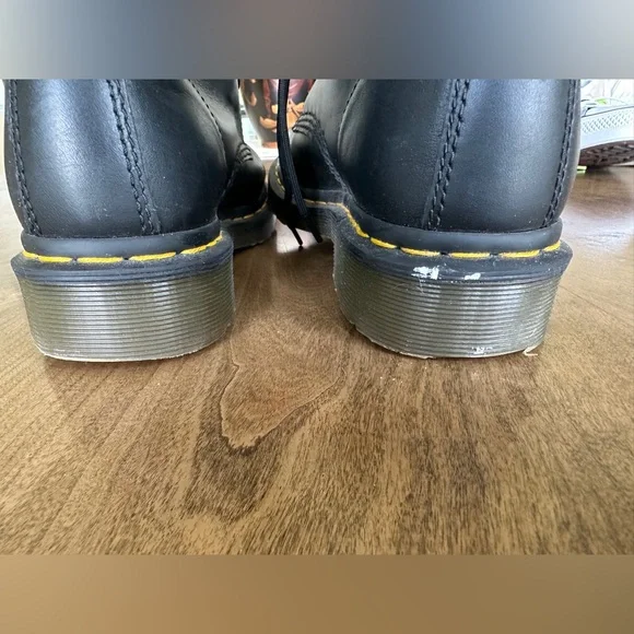 DR. MARTENS 11821 Original Boots - Picture 7 of 9